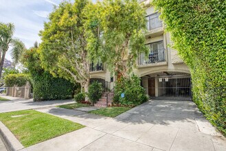 839 S Holt Ave in Los Angeles, CA - Building Photo - Building Photo