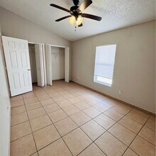 9355 Dearmont Ave in Orlando, FL - Foto de edificio - Building Photo