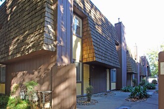 2423 C St in Sacramento, CA - Foto de edificio - Building Photo