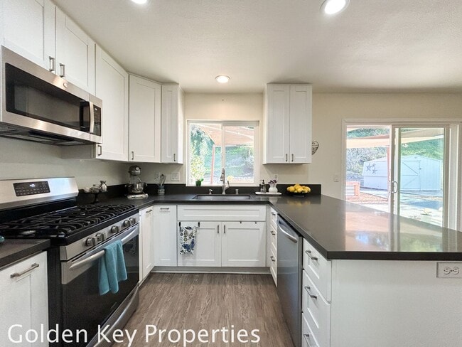 4911 Glenhaven Dr in Oceanside, CA - Building Photo - Building Photo