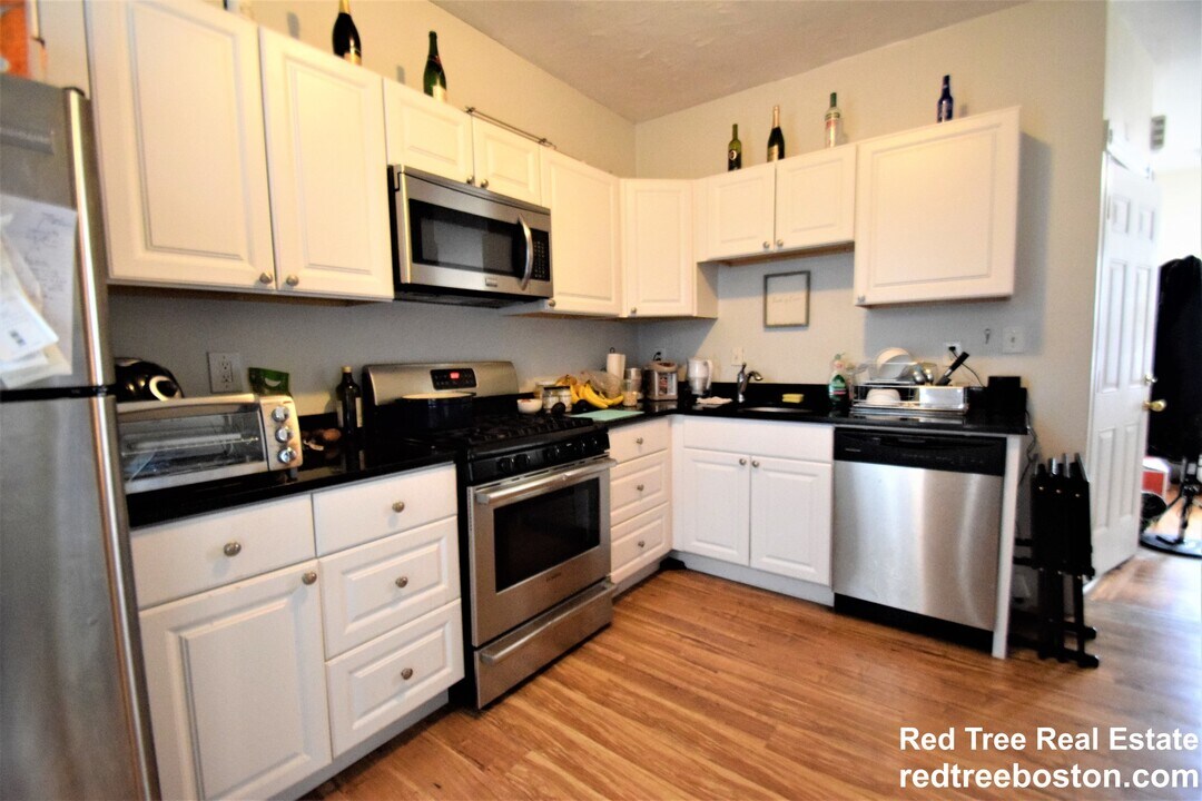 82 Hillside St, Unit 2 in Boston, MA - Building Photo