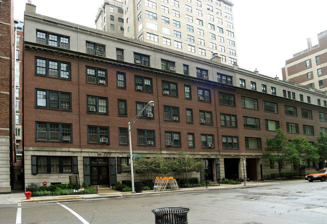 200-202 E Walton St in Chicago, IL - Building Photo - Building Photo