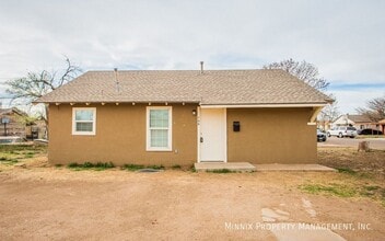 755 W Knox St in Slaton, TX - Building Photo - Building Photo