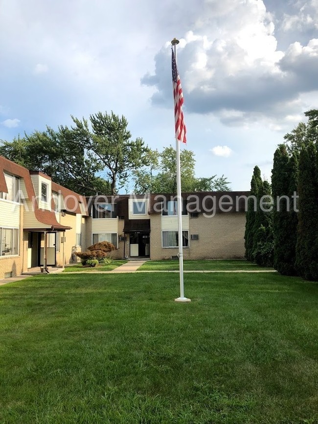 14071 Stephens Rd-Unit -B5 in Warren, MI - Building Photo - Building Photo