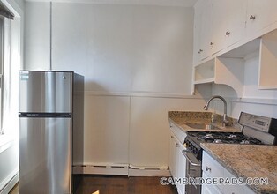 106 Willow St, Unit 3 in Cambridge, MA - Foto de edificio - Building Photo