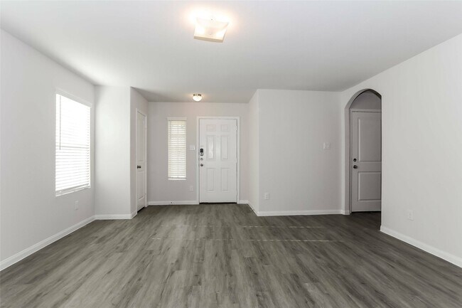 111 Blue Crane St in Huntsville, TX - Foto de edificio - Building Photo