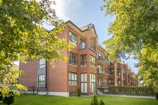 7556 Maurice-Duplessis Boul in Montréal, QC - Building Photo