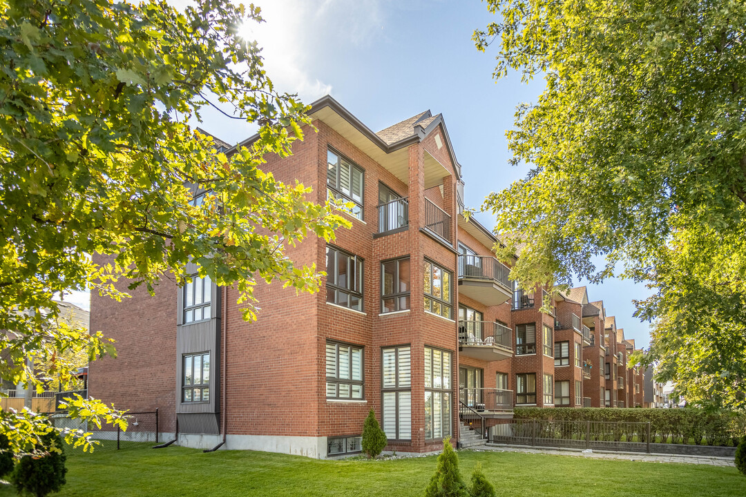 7556 Maurice-Duplessis Boul in Montréal, QC - Building Photo