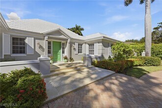 2700 Lantern Ln in Naples, FL - Building Photo - Building Photo