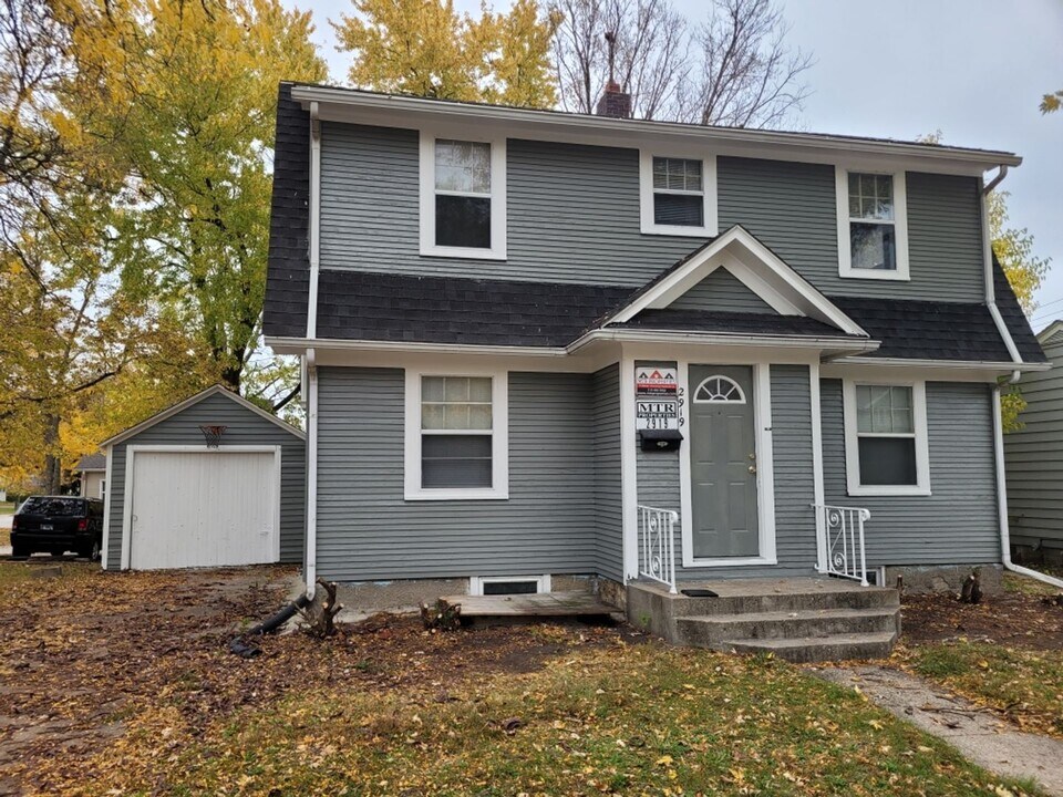 2919 Lincoln Way in Ames, IA - Building Photo