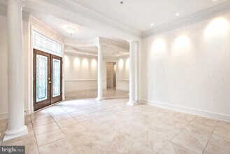 8319 Quarry Manor Terrace in Bethesda, MD - Building Photo - Building Photo