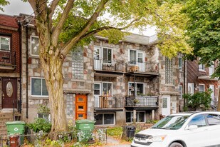 2082 Belgrave Av in Montréal, QC - Building Photo