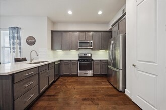 8806 Hollister Pine Ct in Houston, TX - Foto de edificio - Building Photo