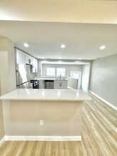 266 St Helena Ave in Dundalk, MD - Foto de edificio - Building Photo