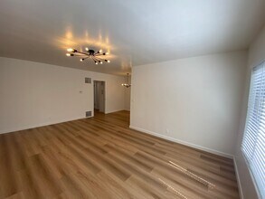 2451 Corinth Ave in Los Angeles, CA - Building Photo - Interior Photo