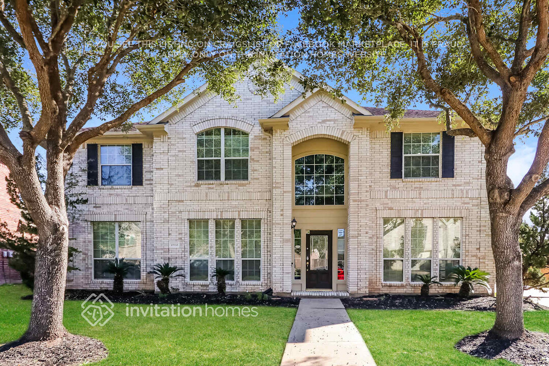 1918 Rustic Oak Ln in Richmond, TX - Building Photo