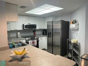 2131 SE 10th Ave in Fort Lauderdale, FL - Building Photo - Building Photo