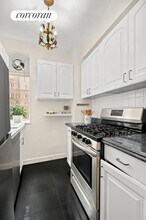 340 W 57th St in New York, NY - Building Photo - Building Photo