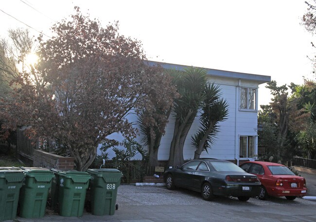 838 Cedar St in Alameda, CA - Foto de edificio - Building Photo