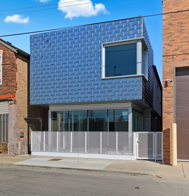 property at 1924 W Grand Ave