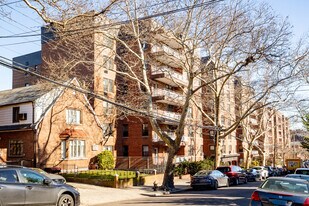 Warner House in Forest Hills, NY - Building Photo