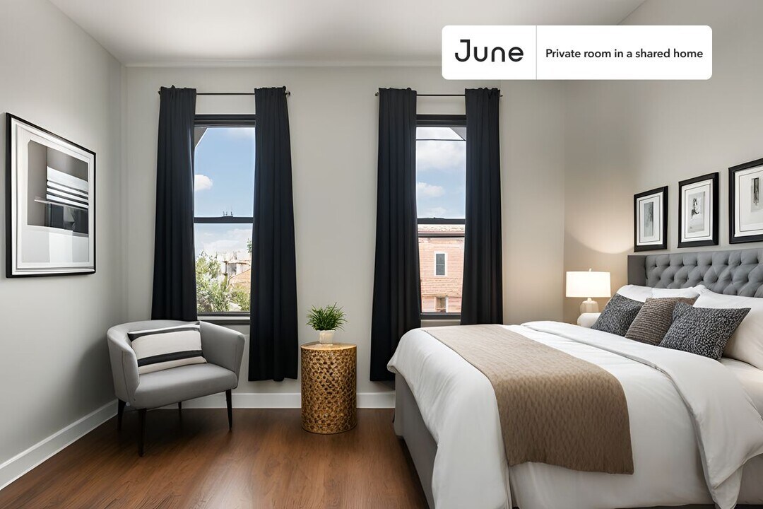 Private bedroom in 4 bed/1 bath Home in New York, NY - Building Photo