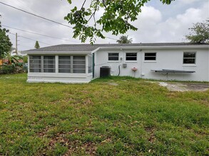 1010 NE 213th Terrace in Miami, FL - Building Photo - Building Photo