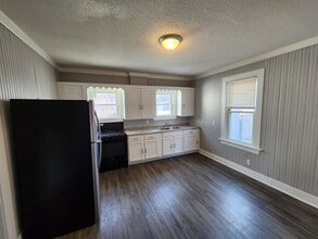 2303 W 1st St in Davenport, IA - Building Photo - Building Photo