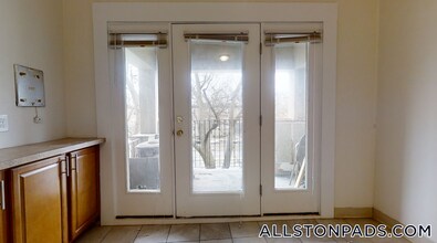 1131 Commonwealth Ave in Boston, MA - Building Photo - Building Photo