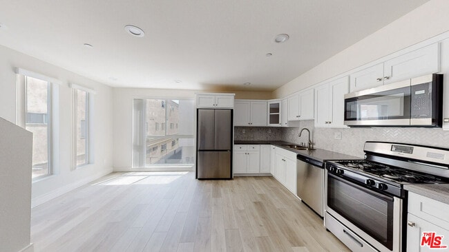 property at 951 Mariposa Ave