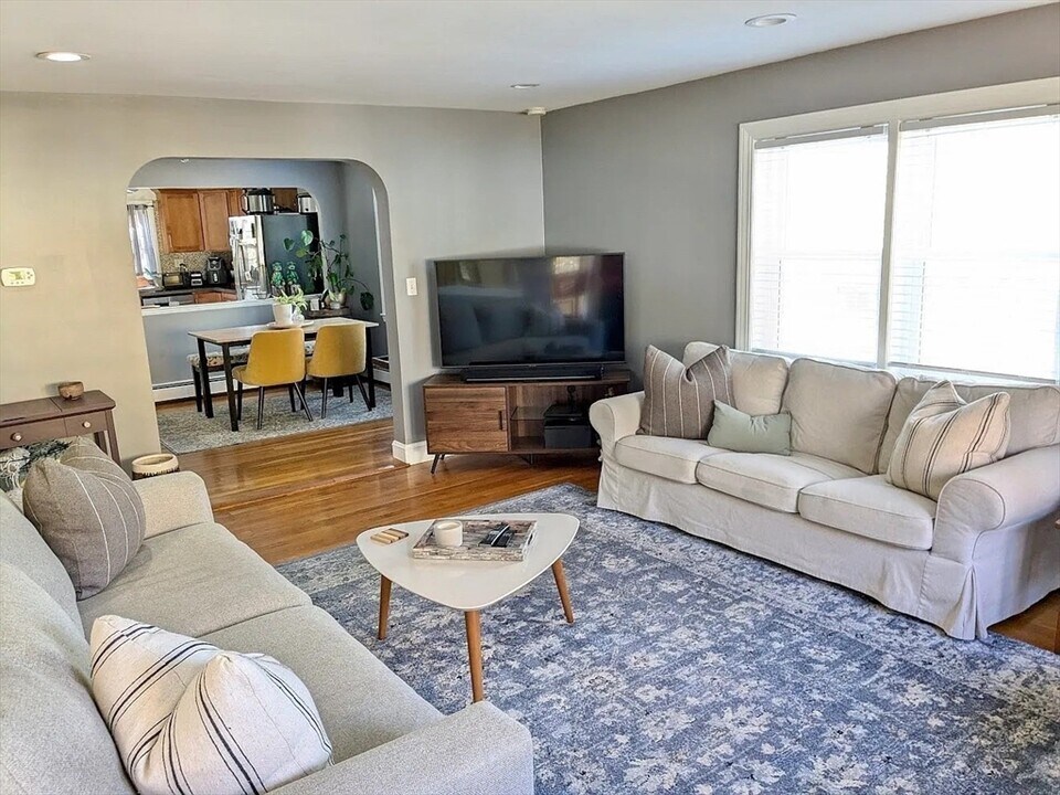 115 Everett St, Unit 1 in Quincy, MA - Building Photo