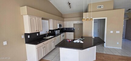 9163 W Davis Rd in Peoria, AZ - Building Photo - Building Photo