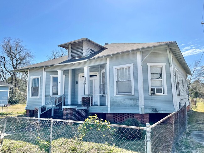 1385 Long Ave in Beaumont, TX - Foto de edificio - Building Photo