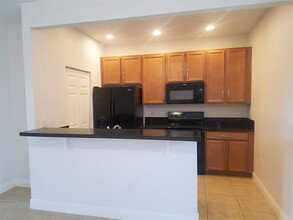 14748 SW 15th St in Pembroke Pines, FL - Foto de edificio - Building Photo