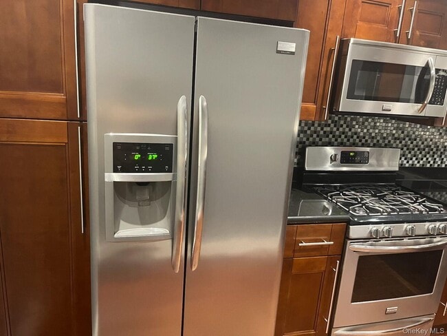 property at 1270 White Plains Rd