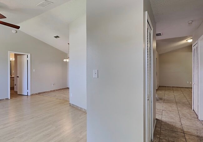 266 Magellan Dr in Kissimmee, FL - Building Photo - Building Photo