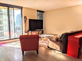 70 W Huron St, Unit 1007 in Chicago, IL - Building Photo