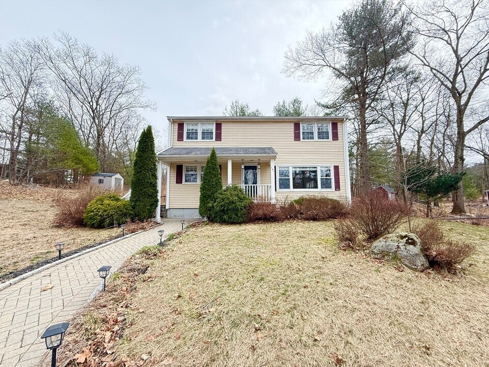 181 Taft Rd in Wilmington, MA - Foto de edificio