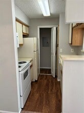 241 Afton Square-Unit -304 in Altamonte Springs, FL - Building Photo - Building Photo