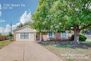 1500 Berry Dr in Cleburne, TX - Building Photo
