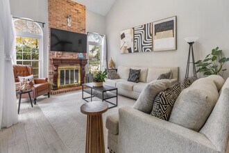 1437 Whitman Ct in Schaumburg, IL - Foto de edificio - Building Photo