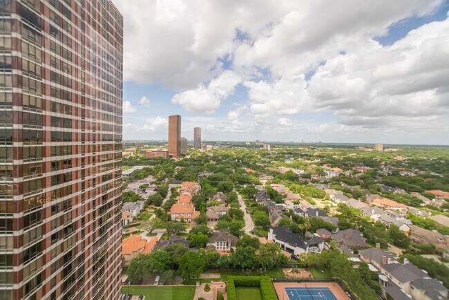 5110 San Felipe St in Houston, TX - Foto de edificio - Building Photo