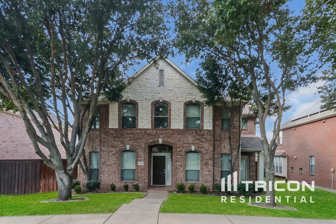8698 Fisher Dr in Frisco, TX - Building Photo