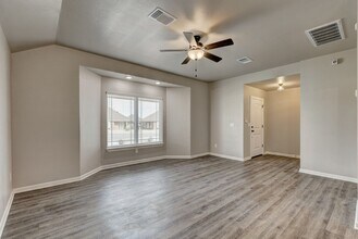 5712 Campbell Creek Dr in Oklahoma City, OK - Building Photo - Building Photo