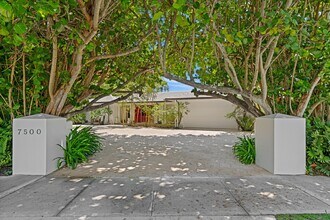 7500 S Flagler Dr in West Palm Beach, FL - Building Photo - Building Photo
