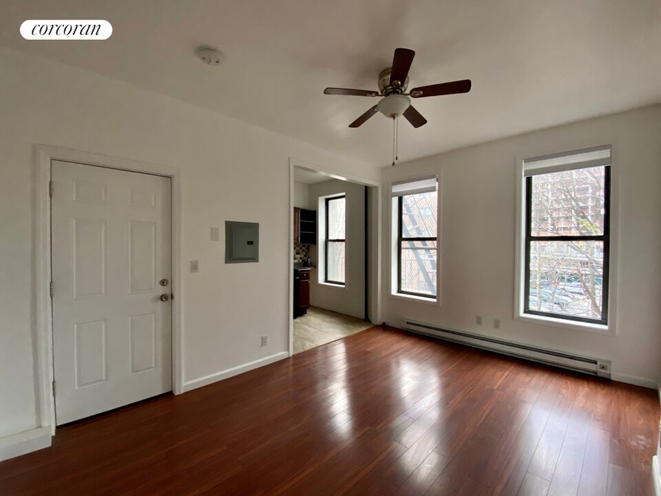 811A Willoughby Ave in Brooklyn, NY - Building Photo