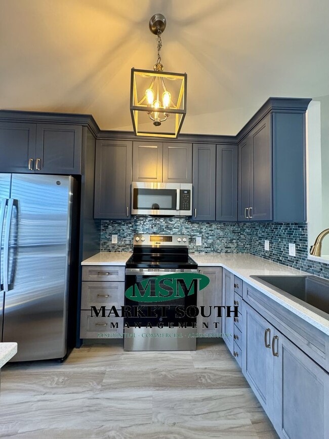 102 Tabby Ln in Wilmington Island, GA - Building Photo - Building Photo