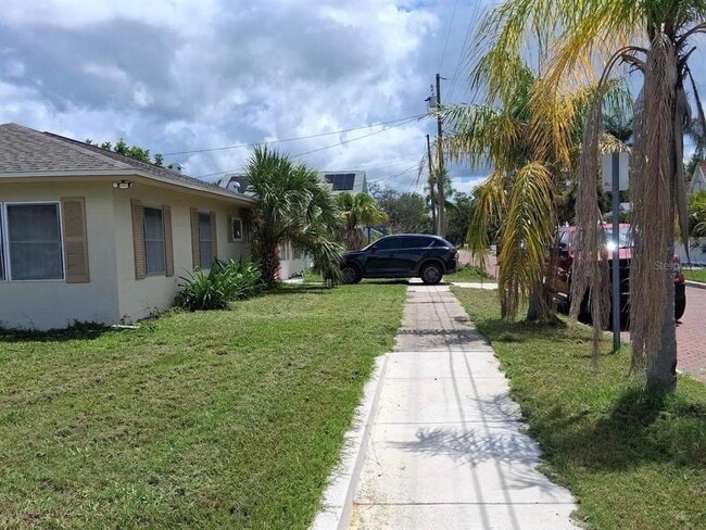 121 Bay St in Tarpon Springs, FL - Building Photo - Building Photo
