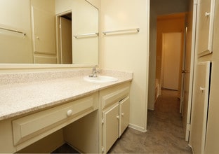 Mountain View in Azusa, CA - Foto de edificio - Interior Photo