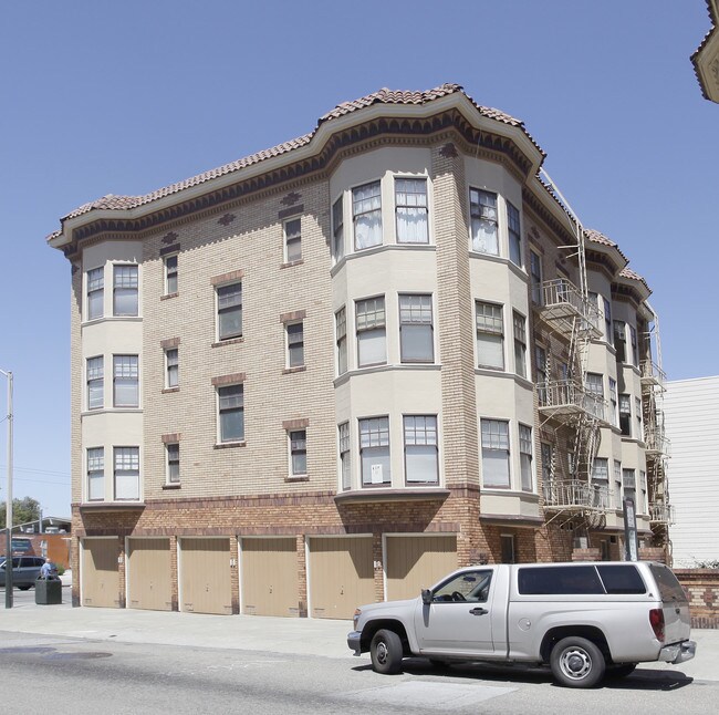 1895 Chestnut St in San Francisco, CA - Building Photo - Building Photo